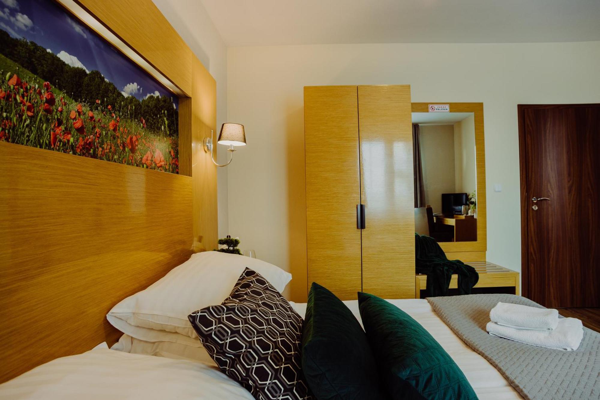 Hotel Bonsai Ниемча Екстериор снимка