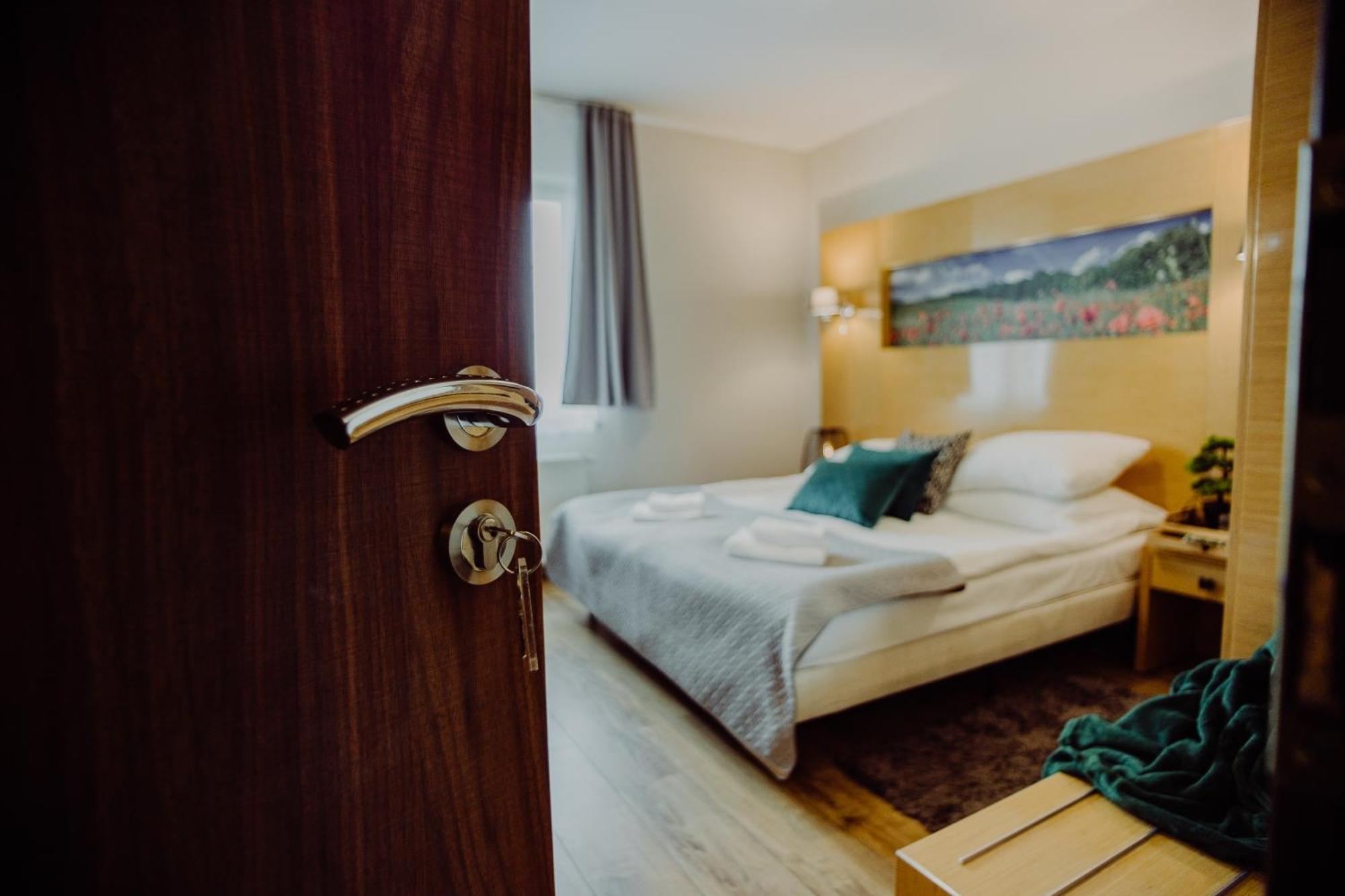 Hotel Bonsai Ниемча Екстериор снимка